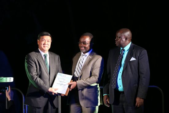 非洲球员集体进取赢得全球东非洲联赛冠军的简单介绍 非洲球员集体进取赢得全球东非洲联赛冠军的简单介绍