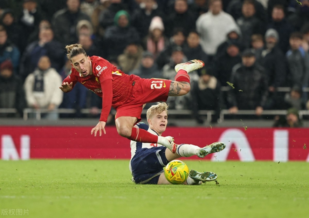 星空体育新闻-包含利兹联客场逼平热刺，表现可圈可点的词条