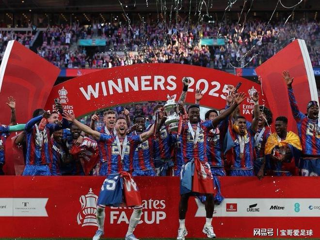 星空体育网站入口-利物浦队永不言败，稳坐英超榜首(利物浦队永不言败,稳坐英超榜首的是谁)