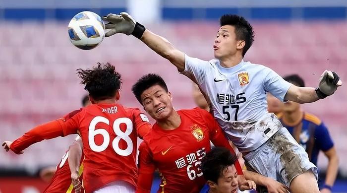 深圳队爆发神级表现，亚冠被彻底压制，失误的简单介绍