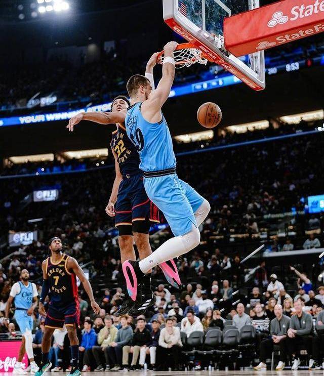 包含快船队主力球员受伤施加压力,团队凝聚力面临考验!的词条 包含快船队主力球员受伤施加压力,团队凝聚力面临考验!的词条