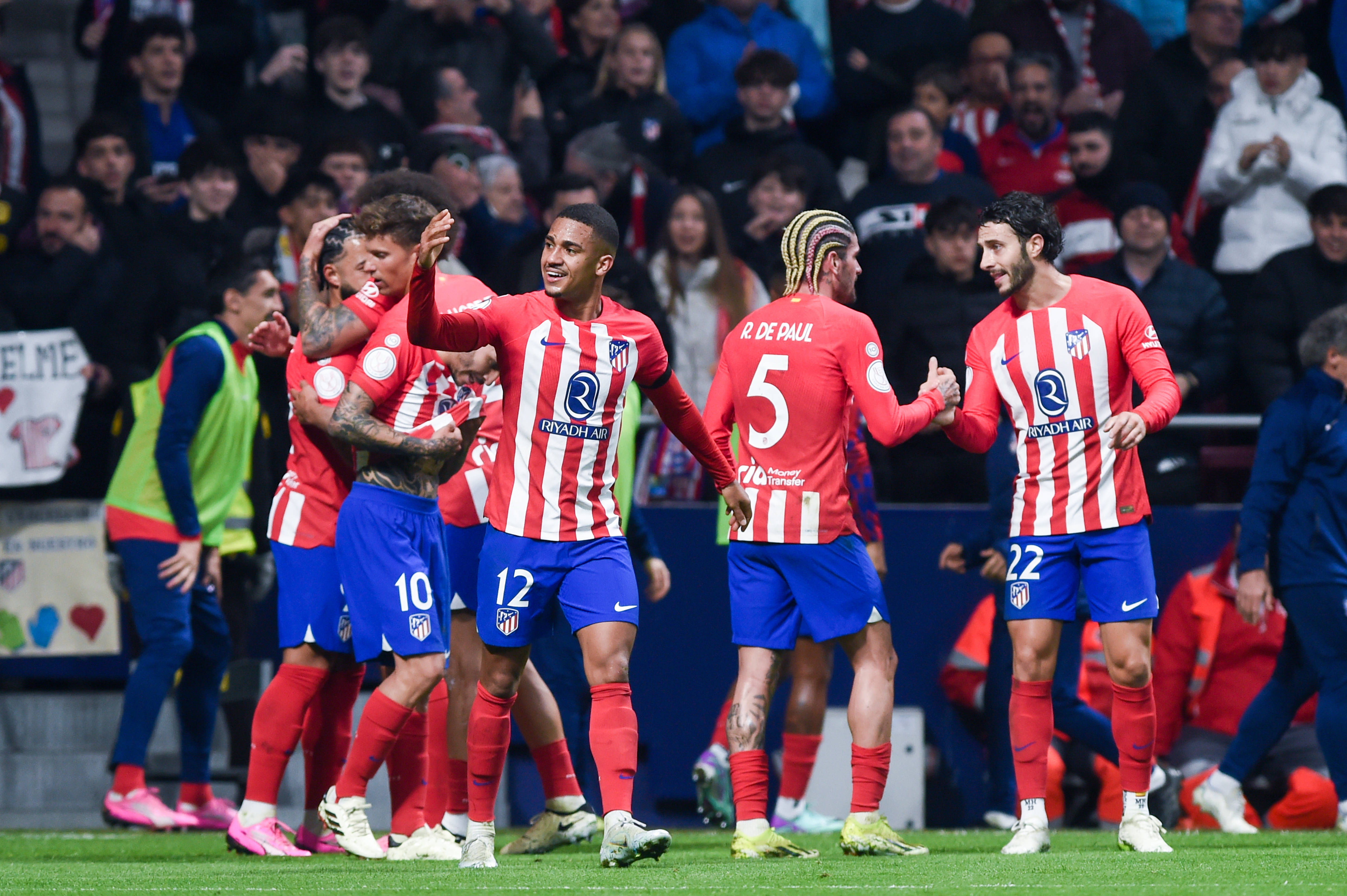 红蓝大战:欧洲杯资格赛的焦点之战的简单介绍 红蓝大战:欧洲杯资格赛的焦点之战的简单介绍