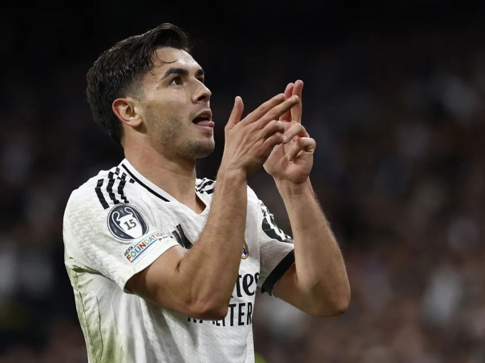 星空体育vip注册-足球界新晋球员崭露头角，斗志昂扬