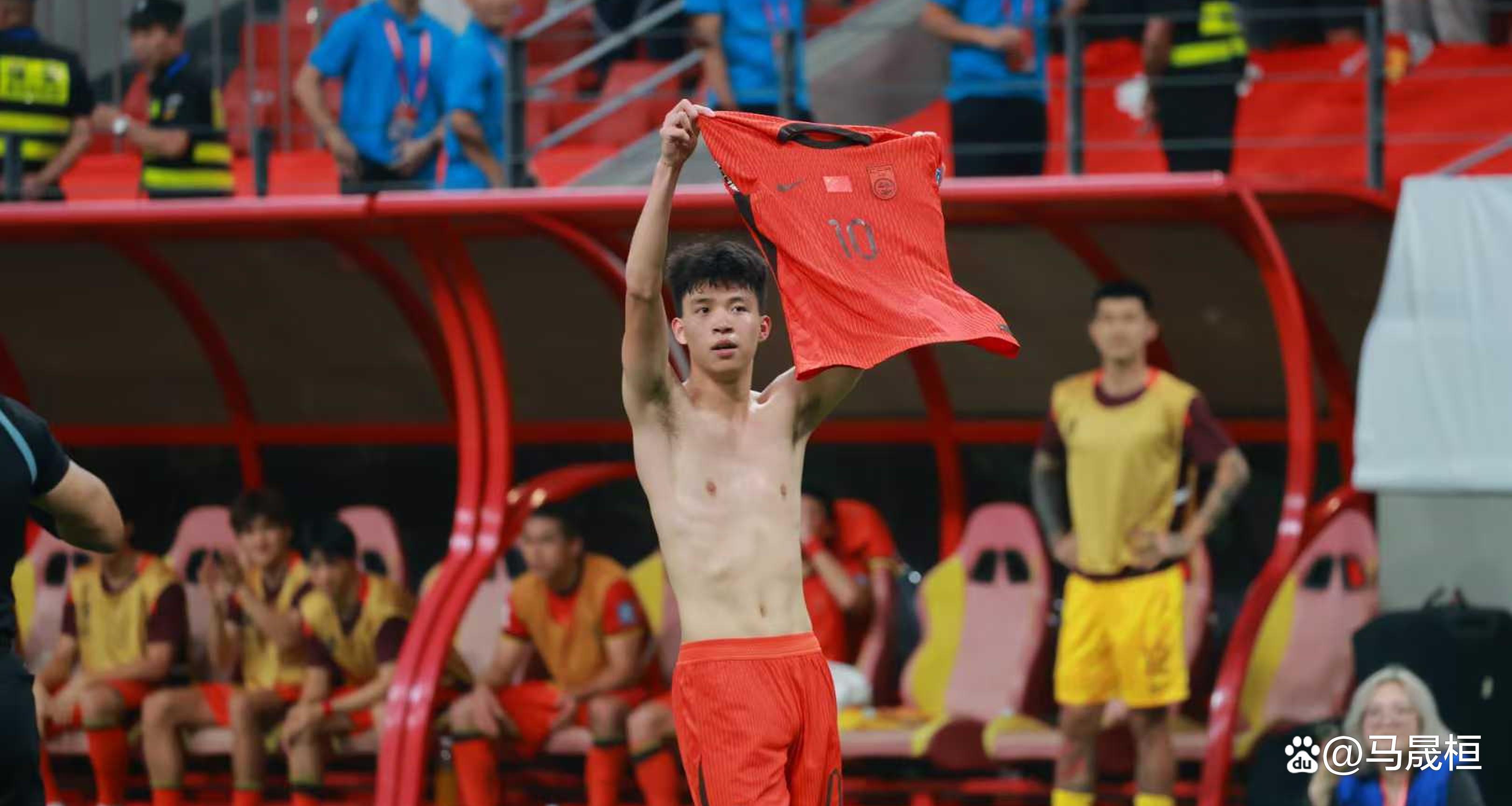 国内足球比赛中一些新生力量崭露头角 国内足球比赛中一些新生力量崭露头角