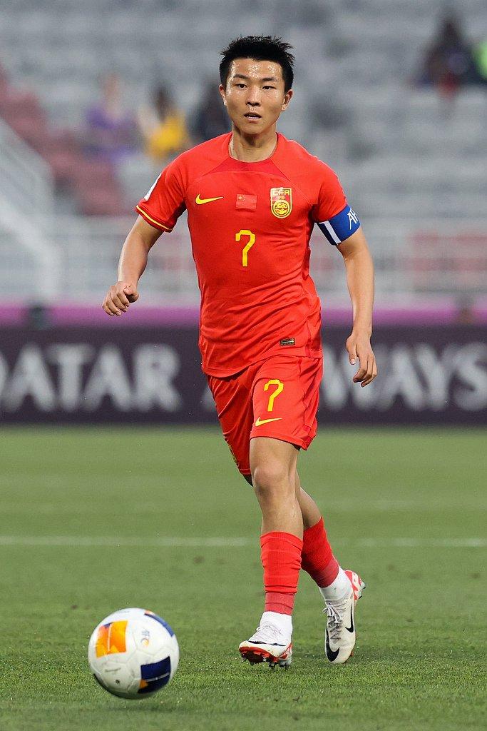 国内足球比赛中球员们展现出色状态 国内足球比赛中球员们展现出色状态