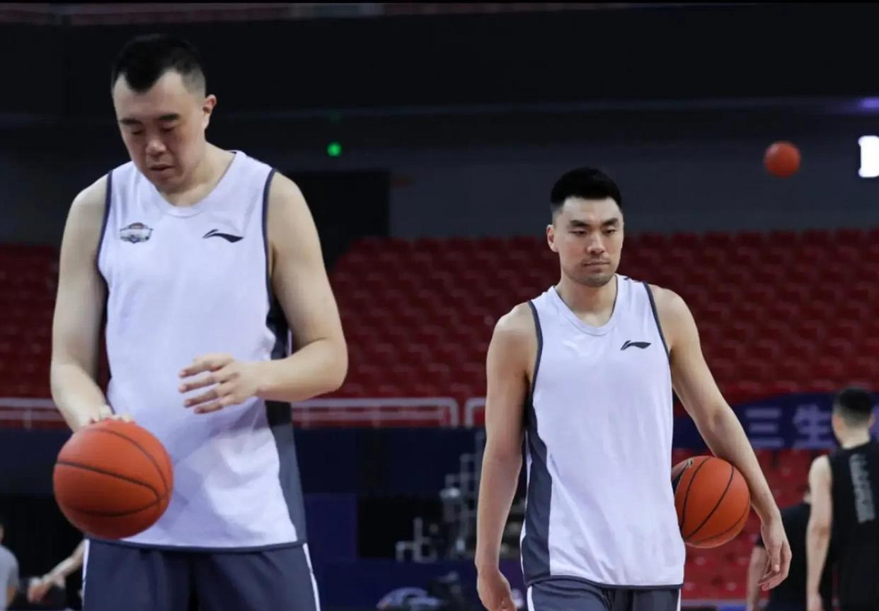 辽宁男篮全队备战下一场重要比赛 辽宁男篮全队备战下一场重要比赛
