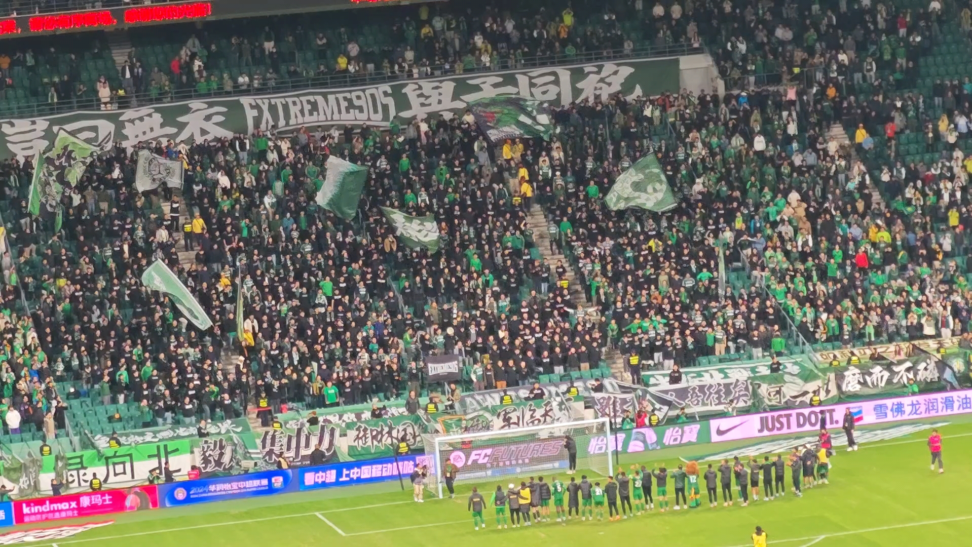 星空体育官网登录网址-联赛比赛氛围热烈，球队及球迷一同助威