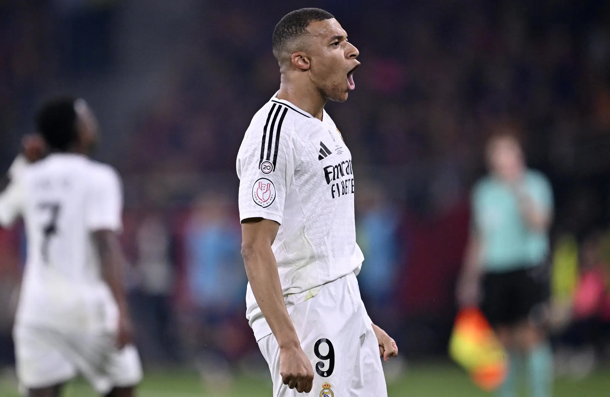 星空体育官方登录入口-法国主帅赞许中场表现，队员信心高涨！