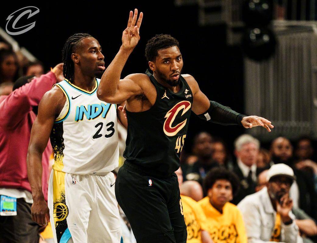 星空体育平台-爵士主场胜鹈鹕，米切尔砍下全场最高得分