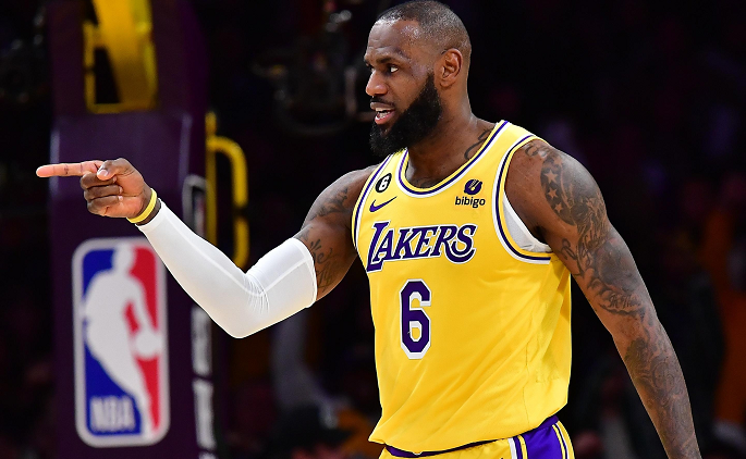 拓荒者队硬战爵士队,迎来激烈对决 拓荒者队硬战爵士队,迎来激烈对决