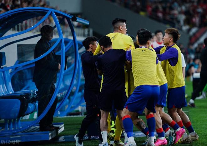 比赛中果然有人异常,违规判罚 比赛中果然有人异常,违规判罚