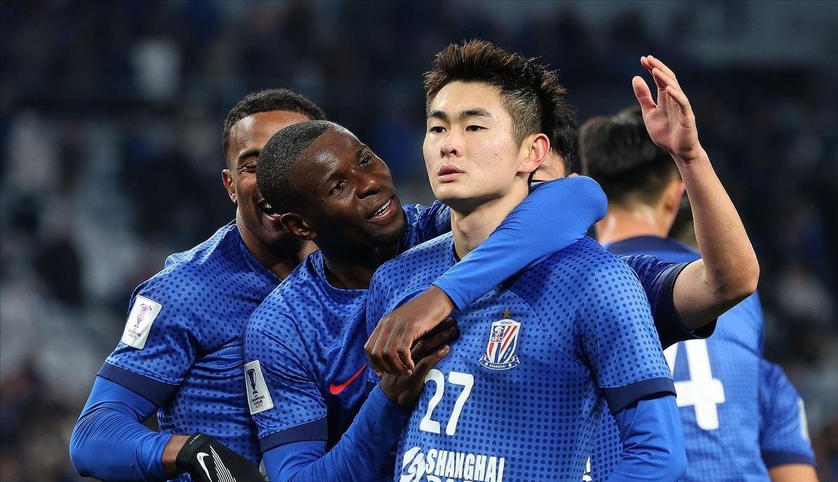 星空体育中国官网-紧张气氛笼罩赛场，亚冠比赛精彩连连