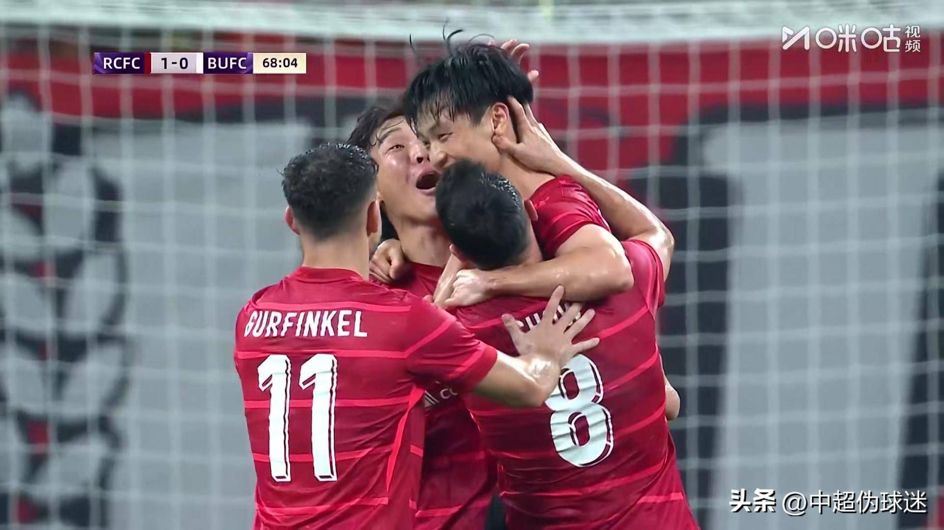 紧张气氛笼罩赛场,亚冠比赛精彩连连 紧张气氛笼罩赛场,亚冠比赛精彩连连