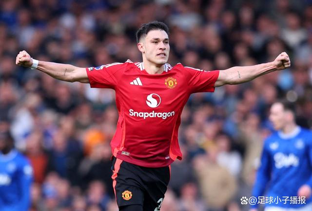 星空体育登录入口-埃弗顿左后卫频繁传中为前场创造良机