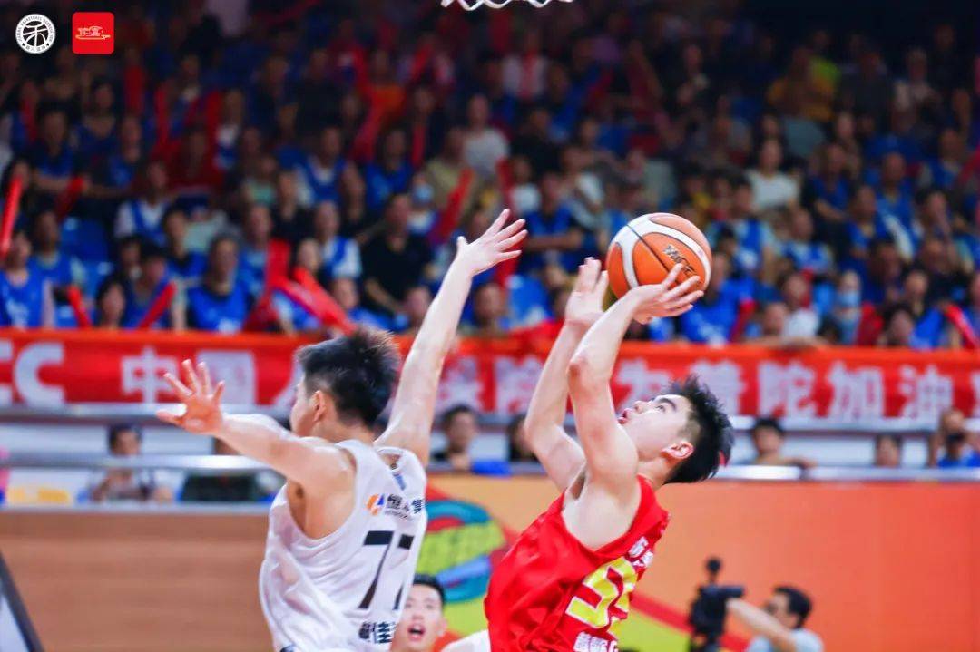 星空体育电竞-球队战术调整取得显著效果，斩获连胜的简单介绍