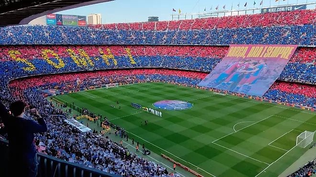 星空体育官网登录网址-巴萨遭遇尴尬失败，球迷聚集抗议