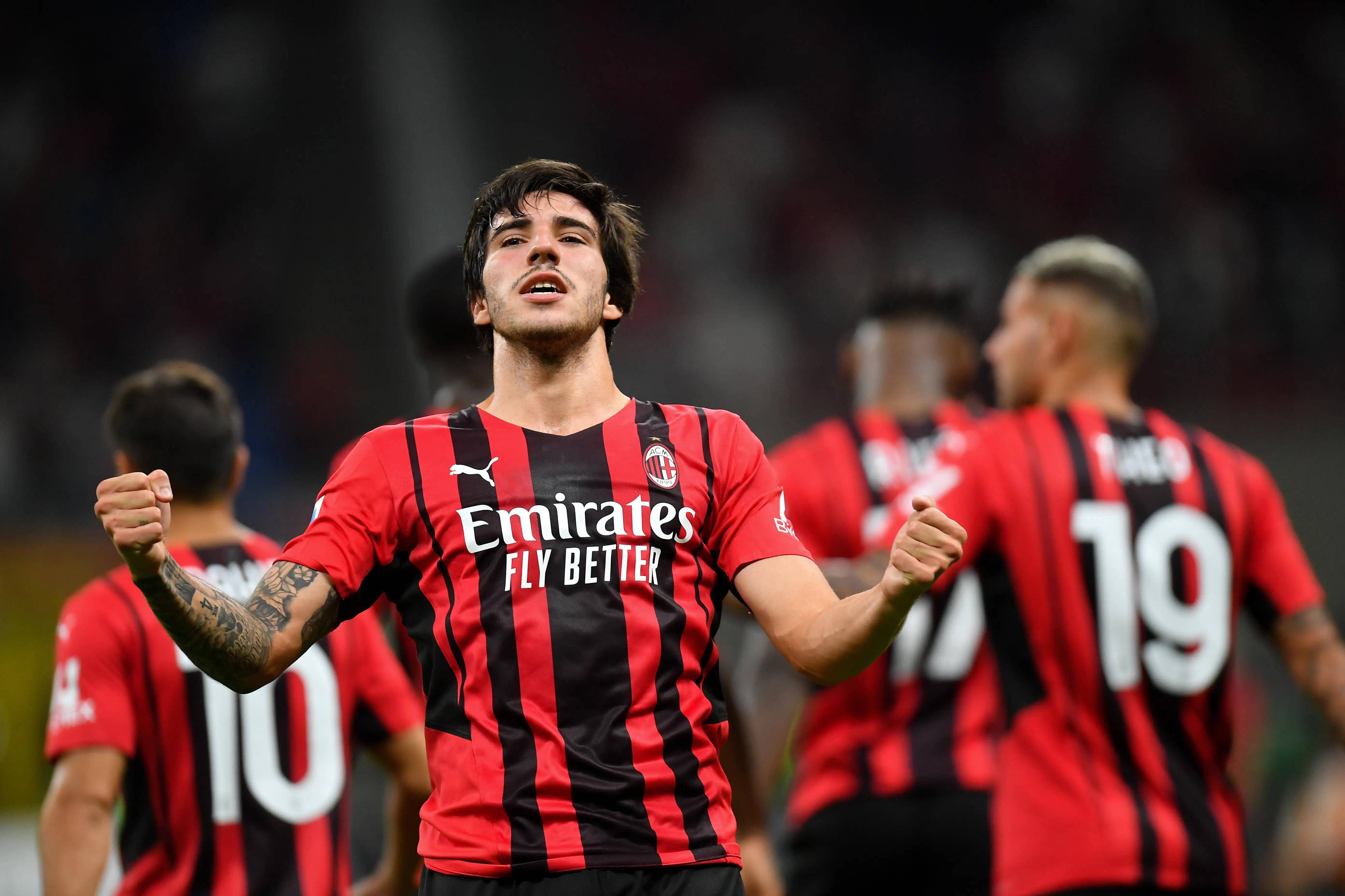 星空体育网页版入口-包含AC米兰客场取胜，成功反超尤文图斯登顶意甲积分榜的词条