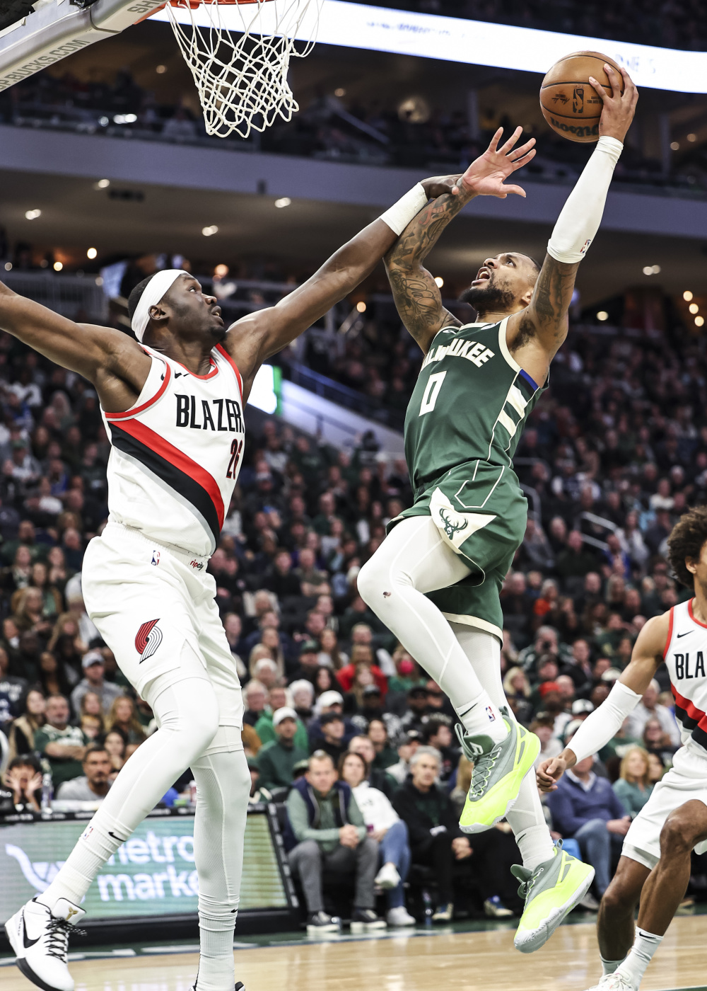 星空体育投注-雄鹿不敌开拓者，利拉德猛砍40分