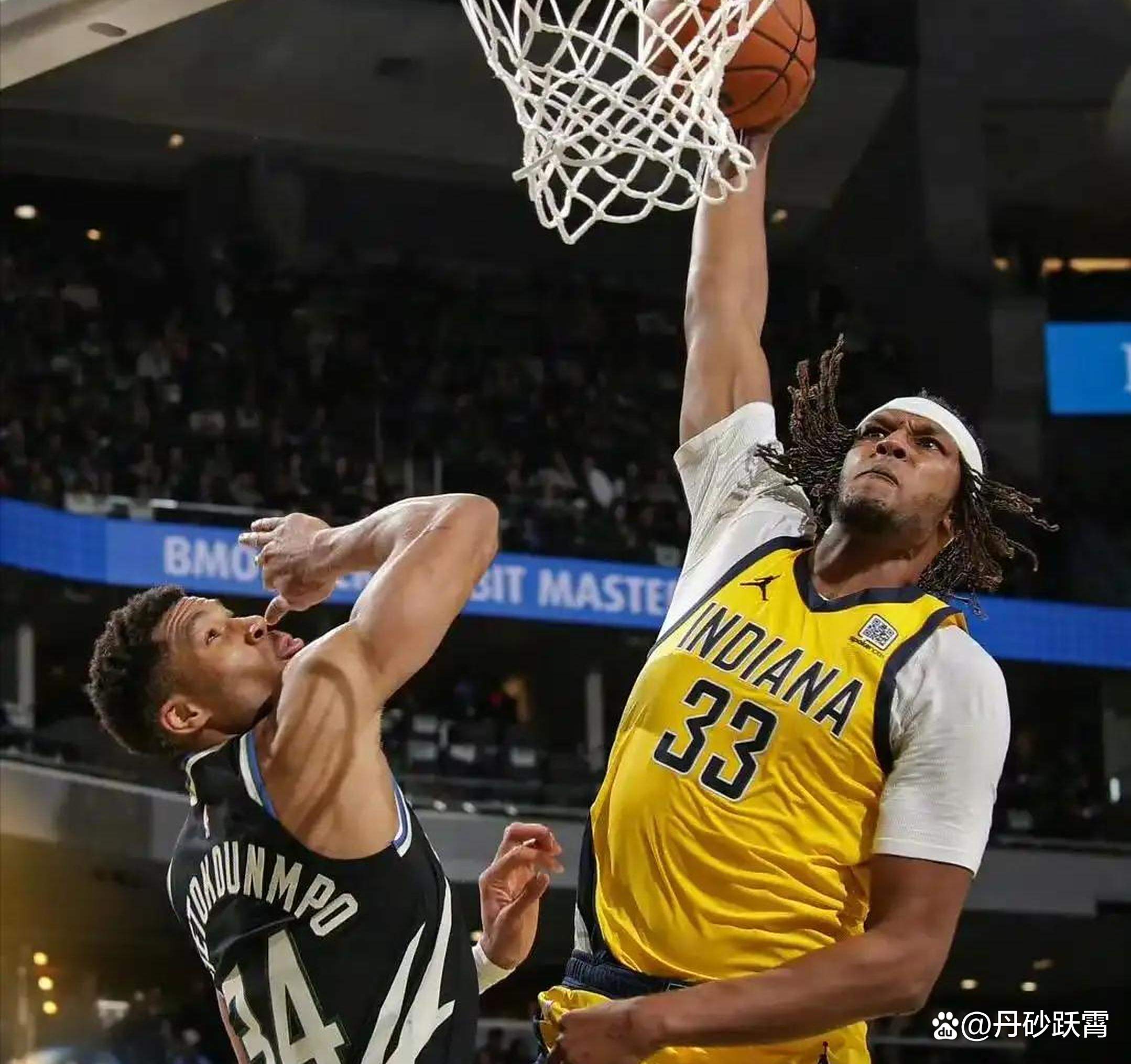 雄鹿不敌开拓者,利拉德猛砍40分 雄鹿不敌开拓者,利拉德猛砍40分