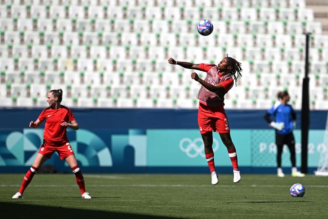 星空体育教练-加拿大队在热身赛中与德国交手