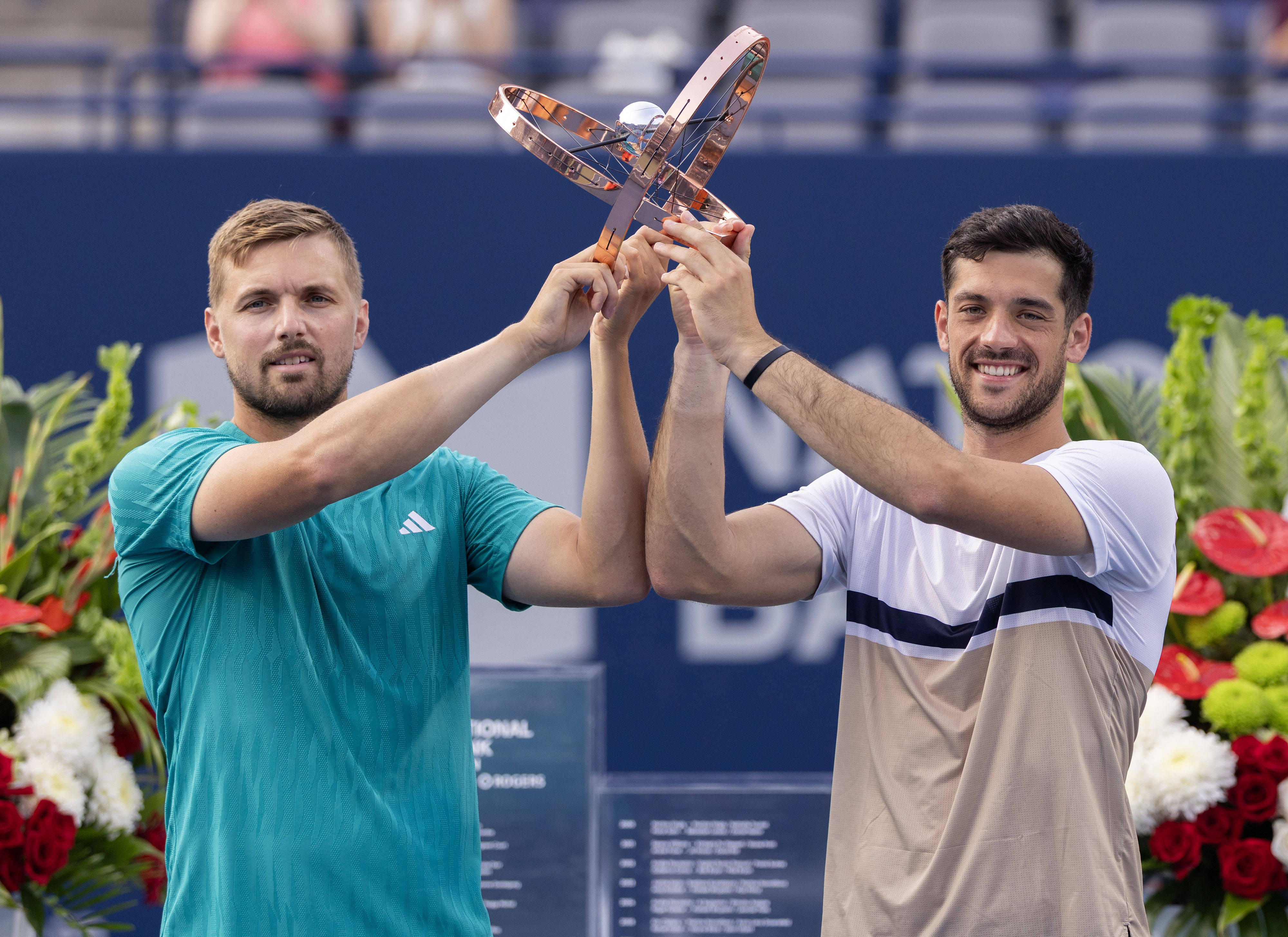 加拿大队在热身赛中与德国交手 加拿大队在热身赛中与德国交手